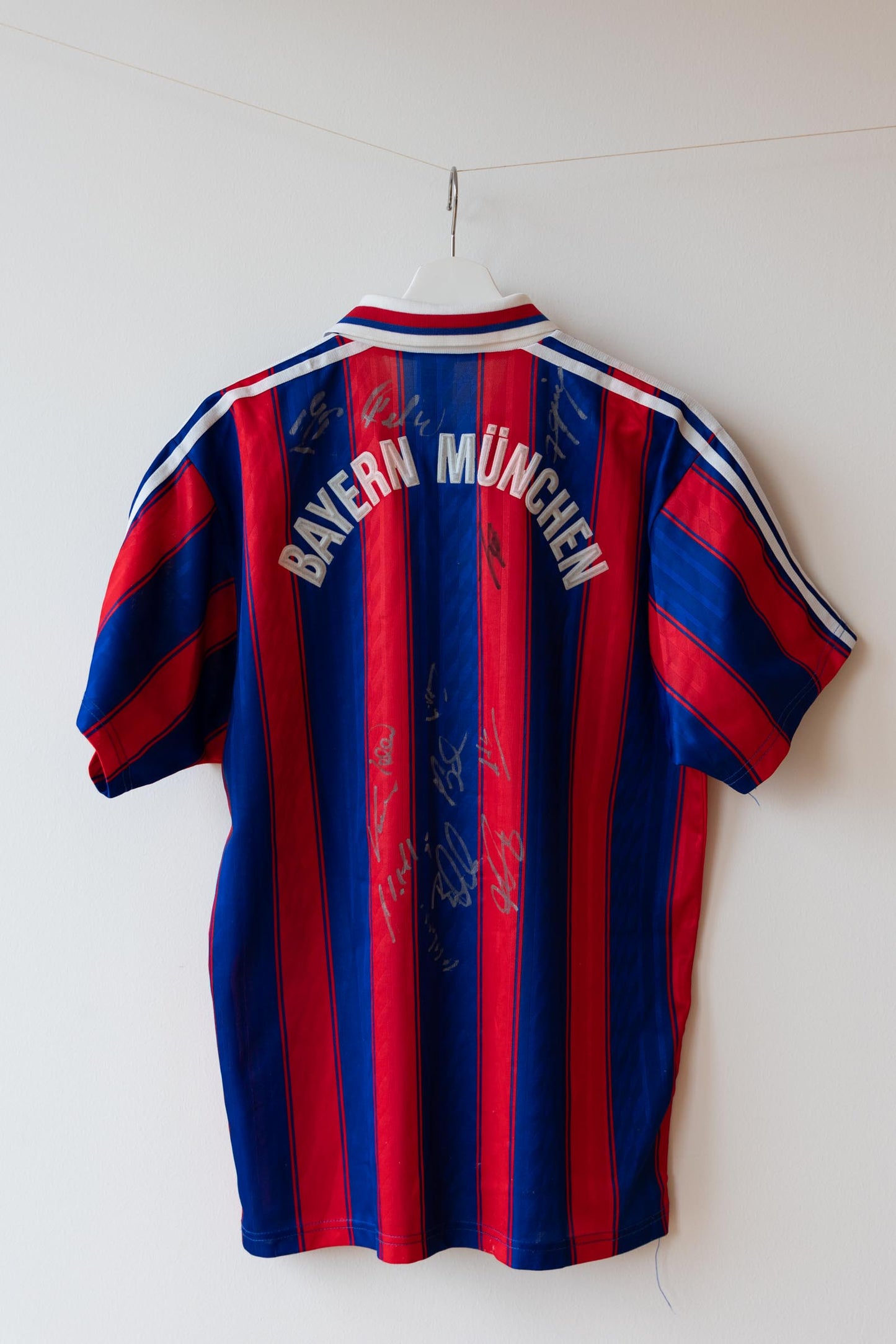 Bayern Munich Home Shirt 1995/97 (M) SIGNED