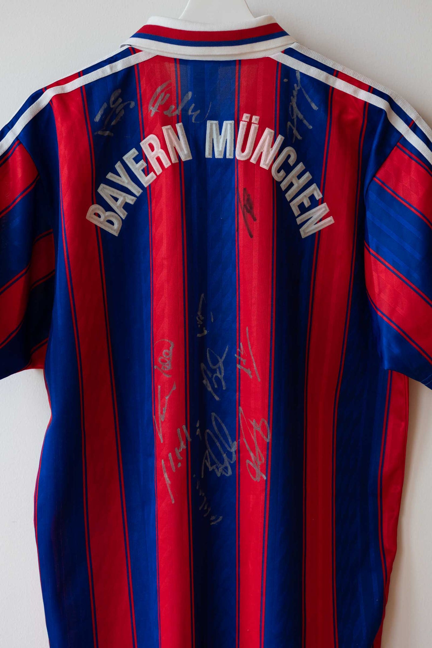 Bayern Munich Home Shirt 1995/97 (M) SIGNED