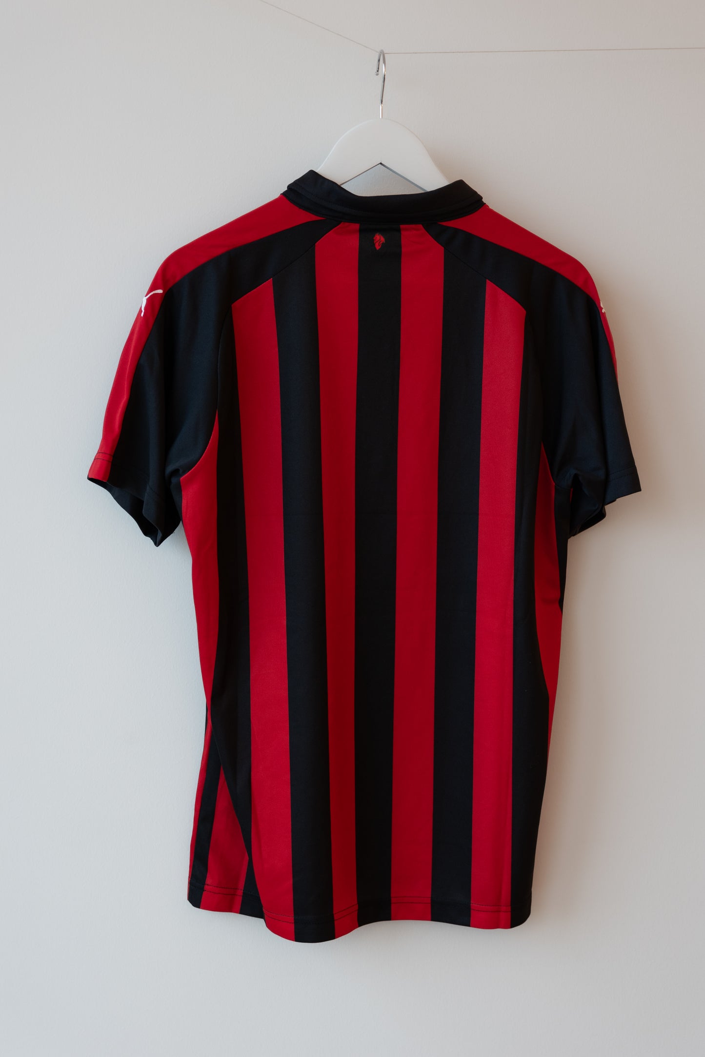 AC Milan Home Shirt 2018/19 (M) - Excellent